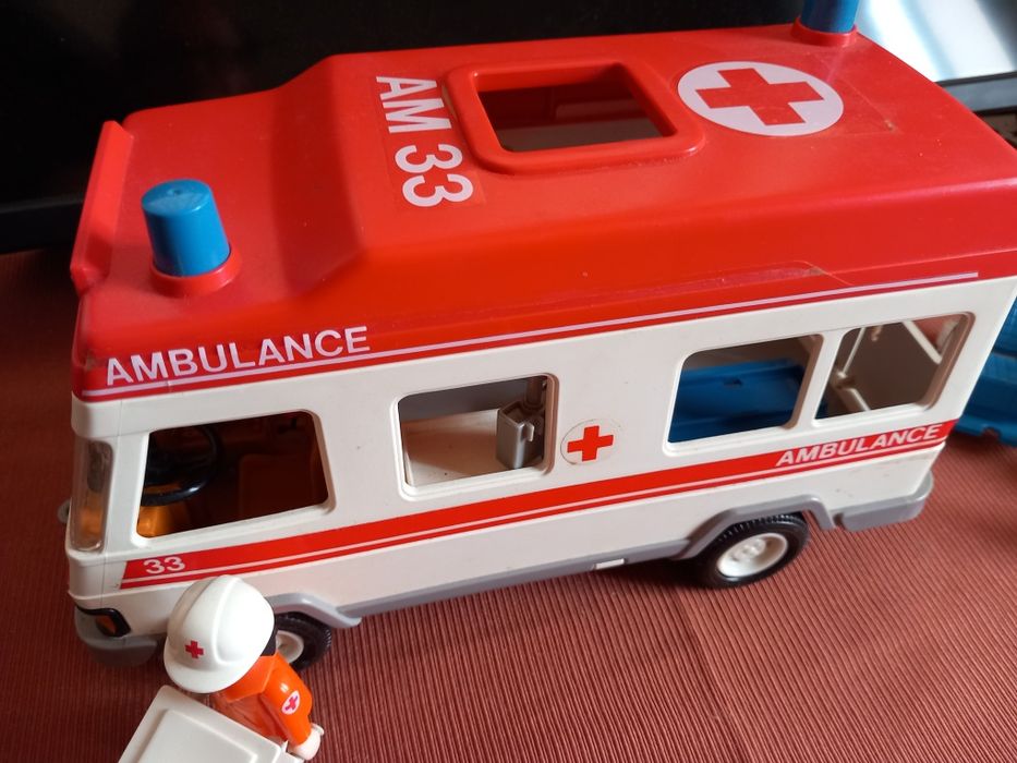 Carro antigo ambulância de playmobil