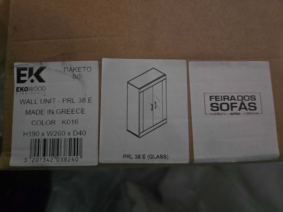 Armario suspenso com porta de vidro