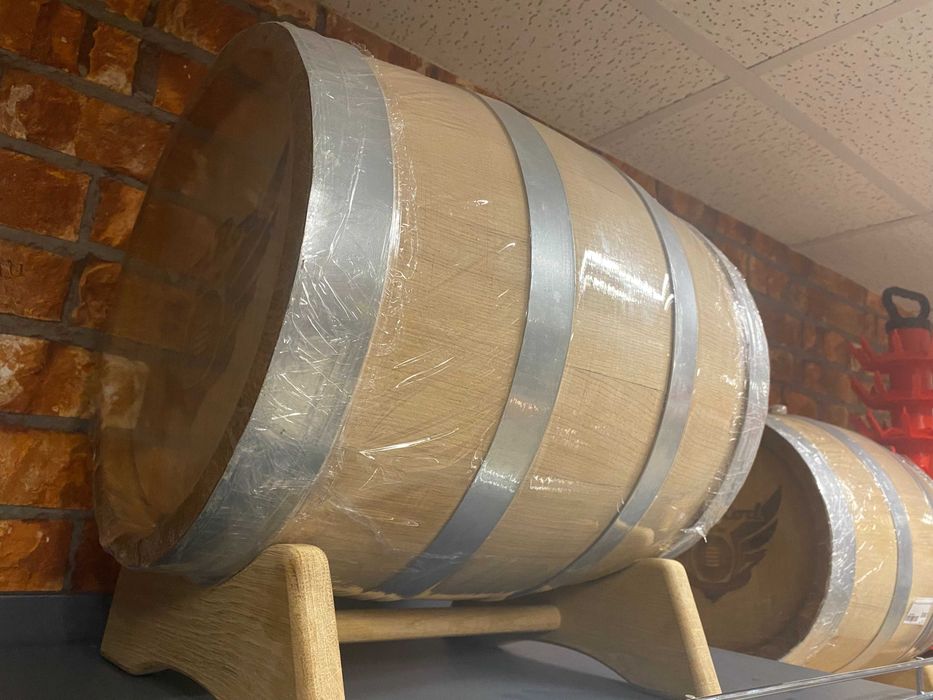 Бочки дубові, опаленні в середині, нові, хересні та портвейнові 3-50л