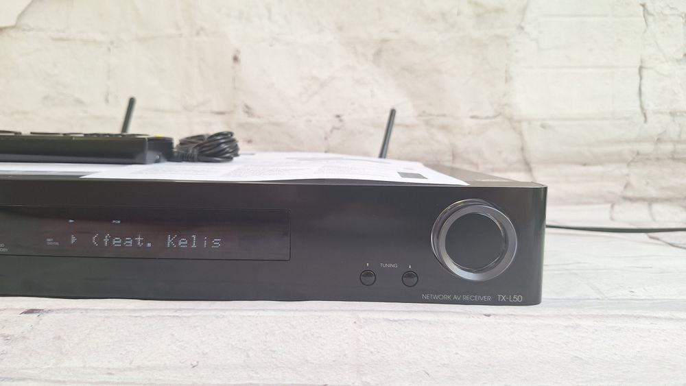 Nowoczesny płaski amplituner Onkyo TX-L50 Wi-Fi BT 4k60p net radio