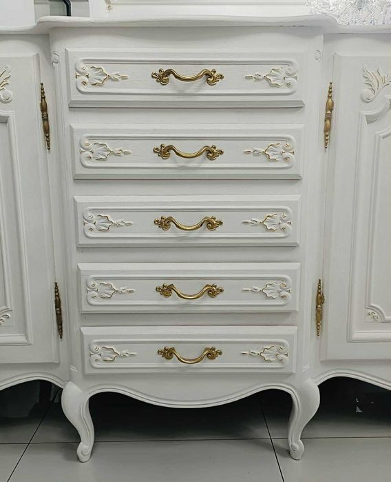 Komoda w francuskim stylu