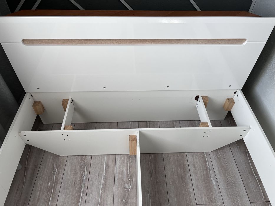 Кровать б/у в хорошем состояни.