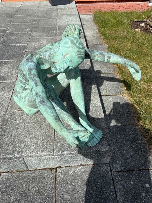 Figura  mosiądz kobieta