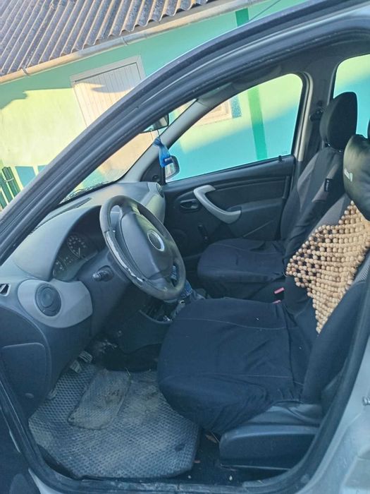 автомобіль дачія сандеро