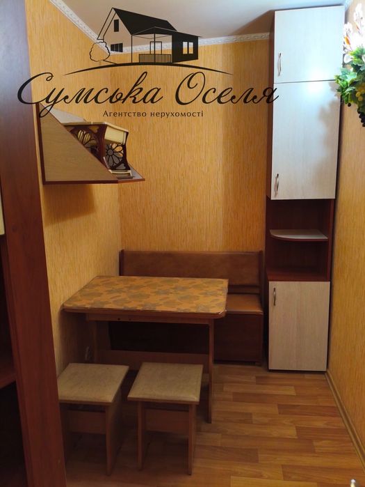 Укомплектована кімната в гуртожитку