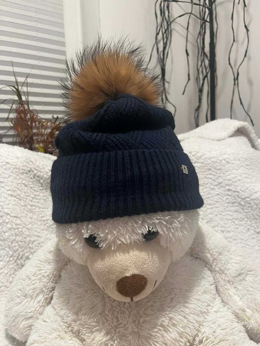 Czapka Ochnik granatowa z pomponem z naturalnego futra