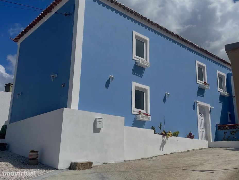Casa de aldeia à venda na Rua Doutor César Raúl da Costa Andrade, 18