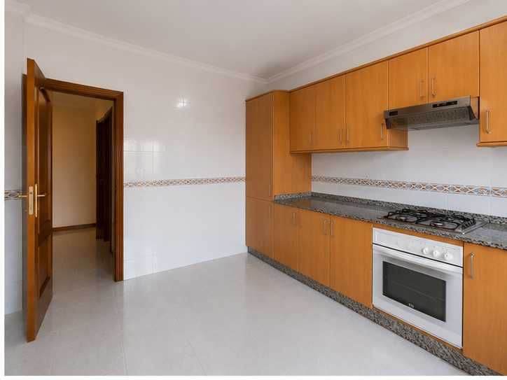 Aluga-se Apartamento T2 com Lugar Garagem e Arrecadação