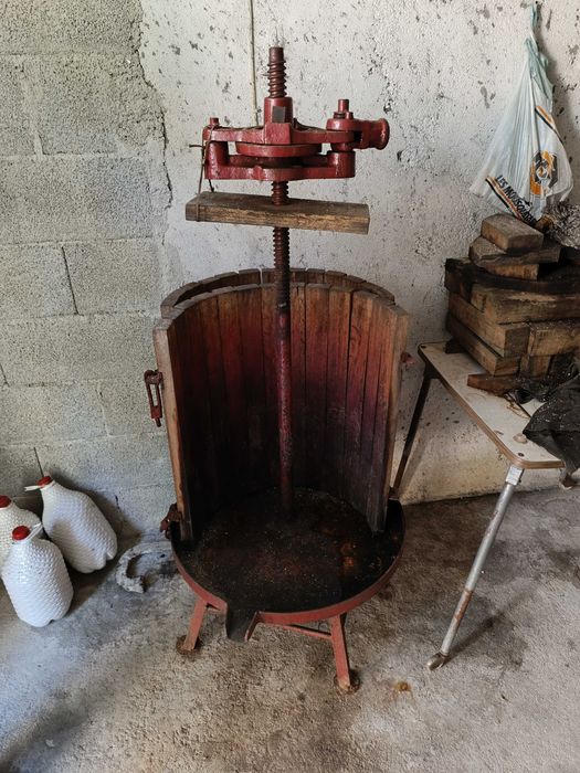 Prensa de Vinho Manual Tradicional