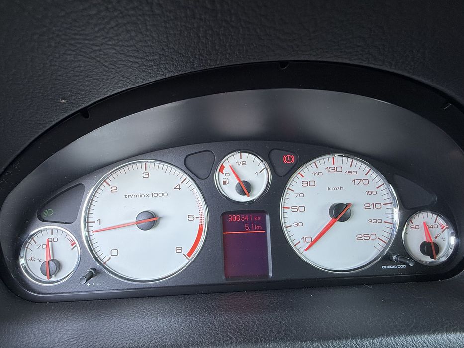 Peugeot 407 SW — fotografia 12