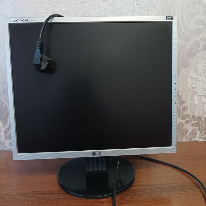 Монитор LG 1953S