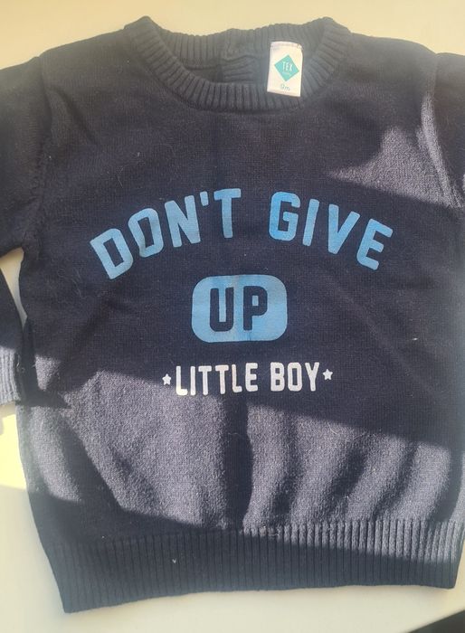 Продам свитер для мальчика 6-9 мес.