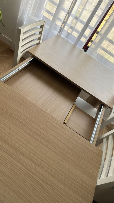 Mesa extensivel com 4 cadeiras