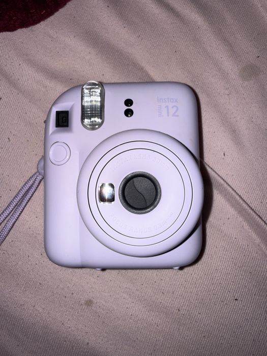 Camera polaroide nao vem com caixa tem no maximo 5 fitas e comprei nov