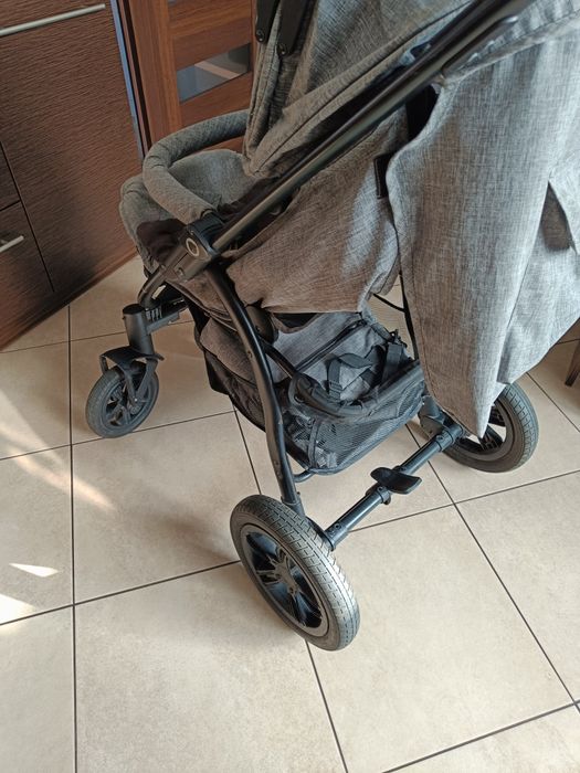 Spacerówka - pompowane koła