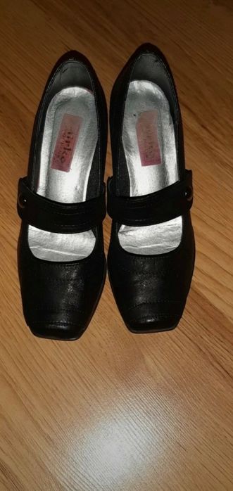 Eleganckie buty na obcasie Deichmann
