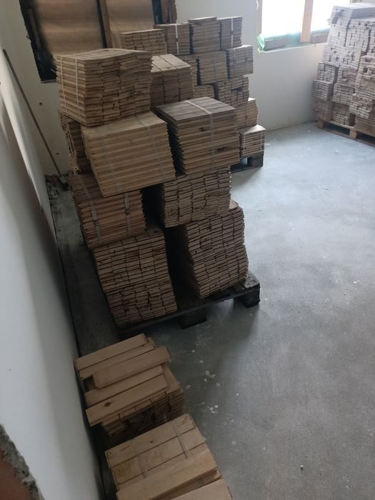 Parkiet bukowy z 1997r.  160m2