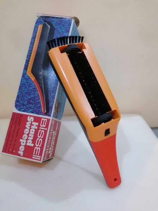 Vassoura manual Marca BISSELL HAND SWEEPER - NOVA sem USO