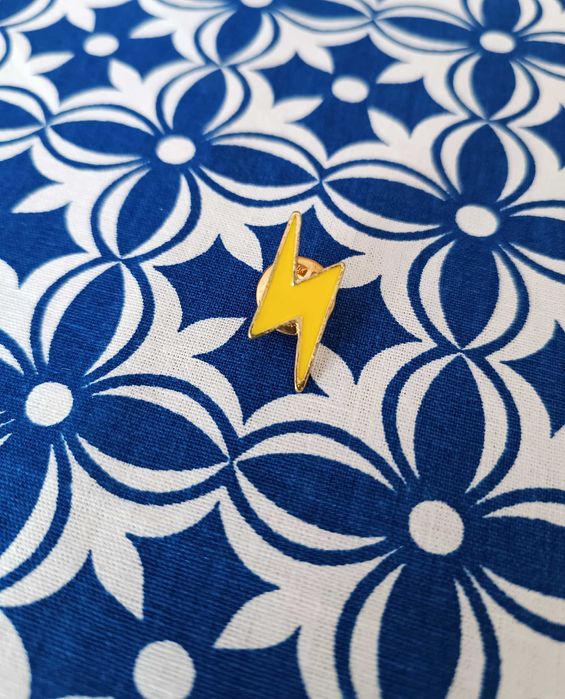 Przypinka błyskawica