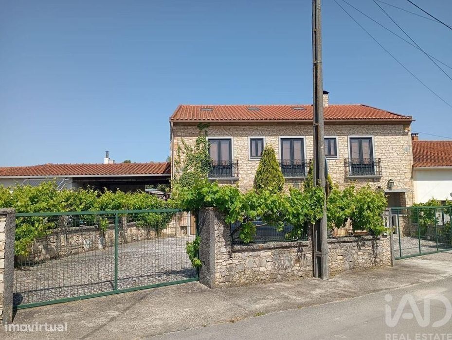 Casa T4 em Fátima de 664,00 m2