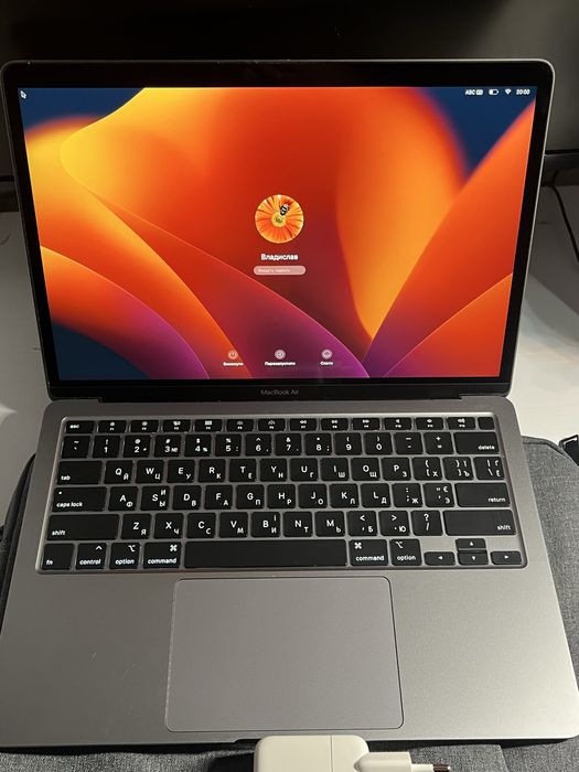 MacBook Air 13“ 2020 i3/8/256