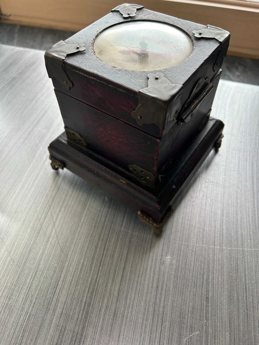 Relogio caixa em madeira