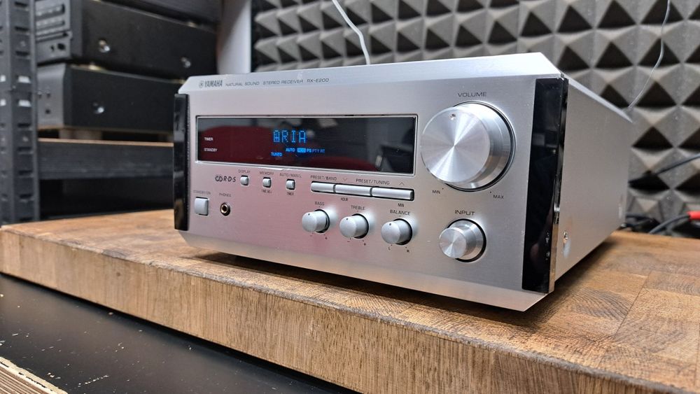 Amplituner Yamaha RX-E200 PIANO