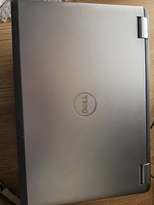 Portátil DELL VOSTRO 3560
