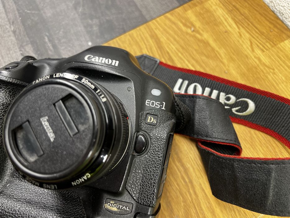 Canon EOS 1Ds Digital - body, 2x bateria, ladowarka, obiektyw 50mm