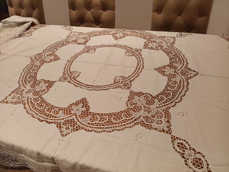 Toalha de linho bordada linda