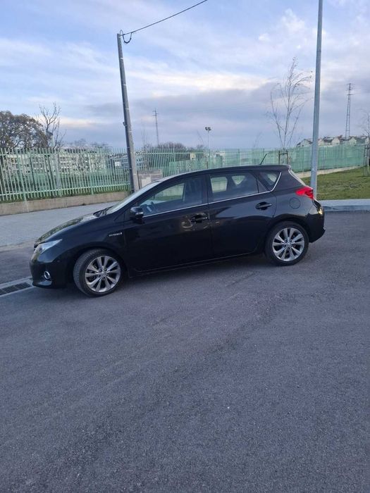 Toyota Auris 1.8 Híbrido | Caixa Automática | Preto | 2013