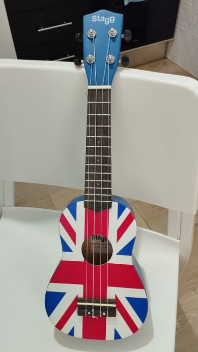 Ukulele stagg semi novo