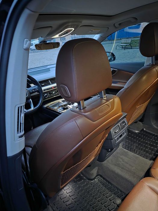 AUDI Q7 2018 року