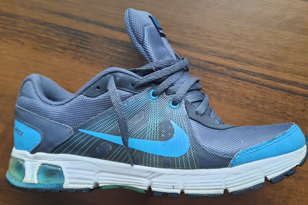Кросівки фірми "Nike"