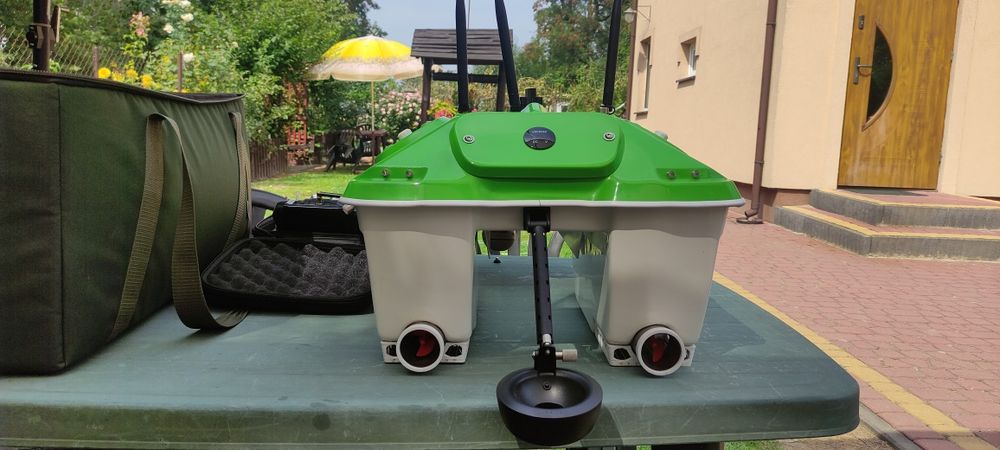 Łodka zanętowa Sylvi boat z GPS echosadą i autopilotem
