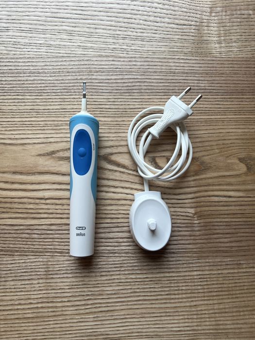 Електрична зубна щітка Oral-B Vitality з посиленим акумулятором