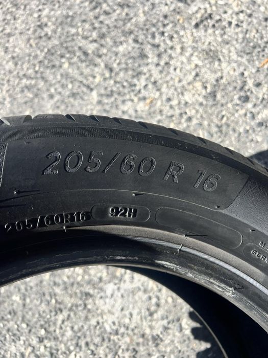 205/60/16 Michelin 2 pneus