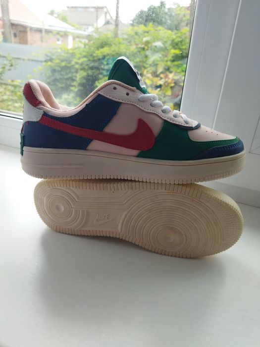 Кросівки жіночі Nike