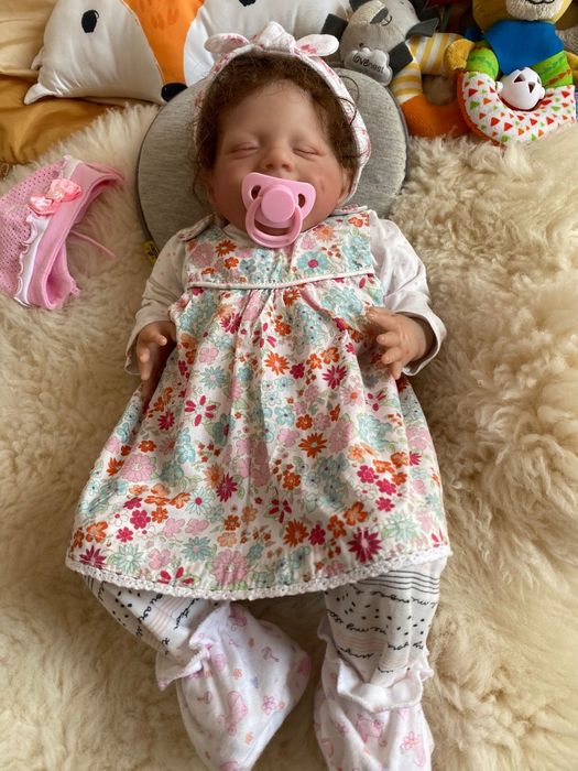 Reborn Aurelia oddycha płacze śmieje się