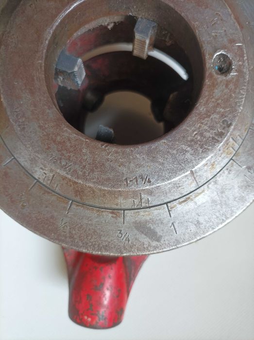 2 Tarraxas Manuais (maquina roscas)