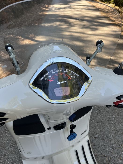 Vespa GTS 300 Super • 2020 • Só 3.200 km • Excelente estado