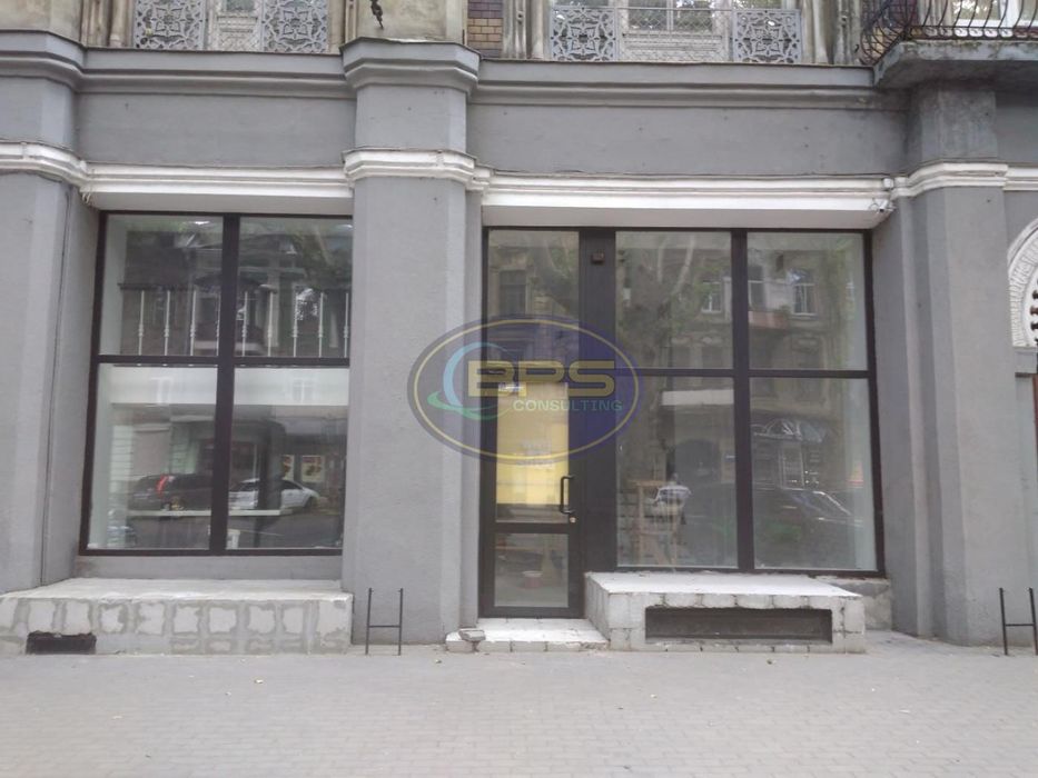 Приміщення в центрі міста із панорамними вікнами