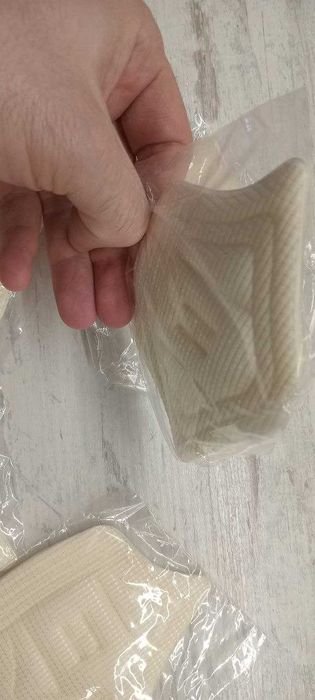 Задники для взуття білі