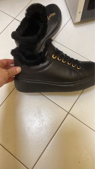 Зимові кросівки, лоферирозмір 37 шкіра Італія