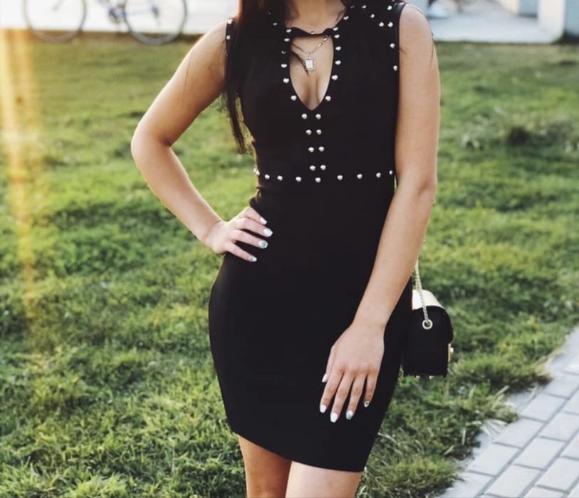 Чорна бандажна сукня
