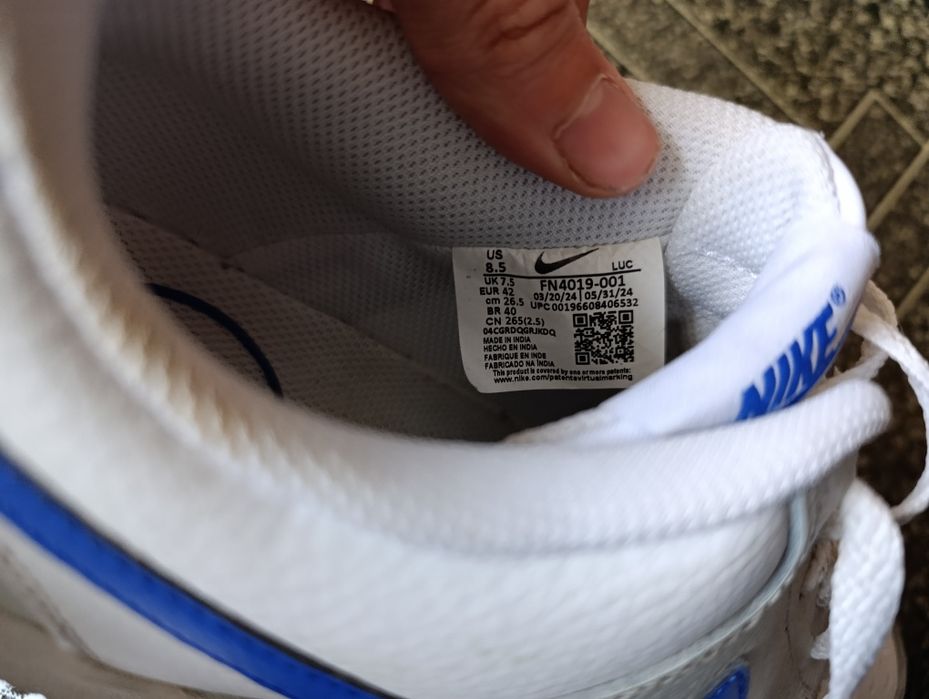 Продаю оригінальні кросівки Nike 42 розмір Відправляю тільки новою пош