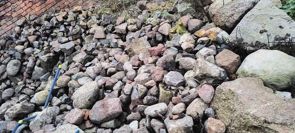 Kamień polny ozdobny – idealny do ogrodu, skalniaków i rabat!