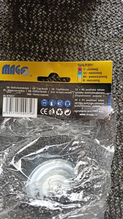 Щітка по металу,для видалення фарби та іржі