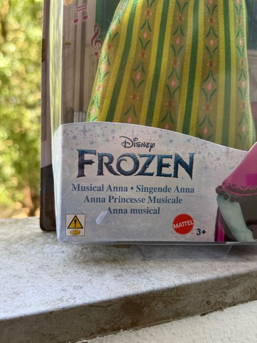Boneca frozen que canta