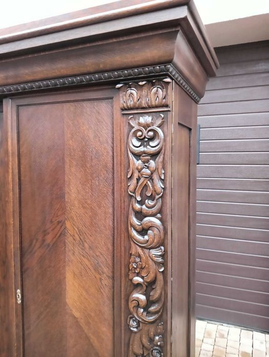 Biblioteka antyk zdobiony gabinet po renowacji